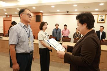 5급 이하 수시인사 임용장 수여식의 사진