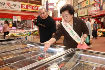 추석맞이 전통시장 장보기 행사의 사진