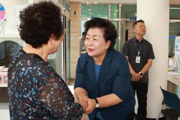 천기옥 동구청장, 추석맞이 동 직원 격려방문