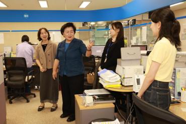 천기옥 동구청장, 추석맞이 동 직원 격려방문의 사진