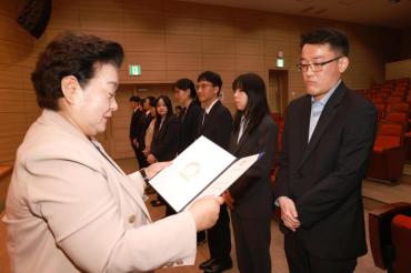 6급 이하 수시인사 임용장 수여식의 사진