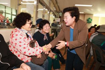전하2동 노인의 날 행사의 사진