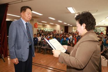 전하2동 노인의 날 행사의 사진