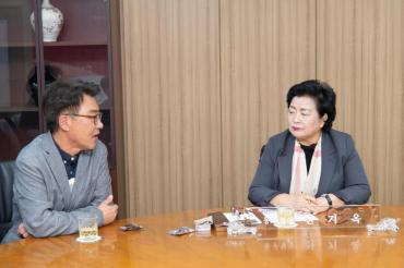 화진초 학생 프로젝트 운영 성금전달의 사진