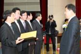 4.27재선거 당선증 전달 의 사진